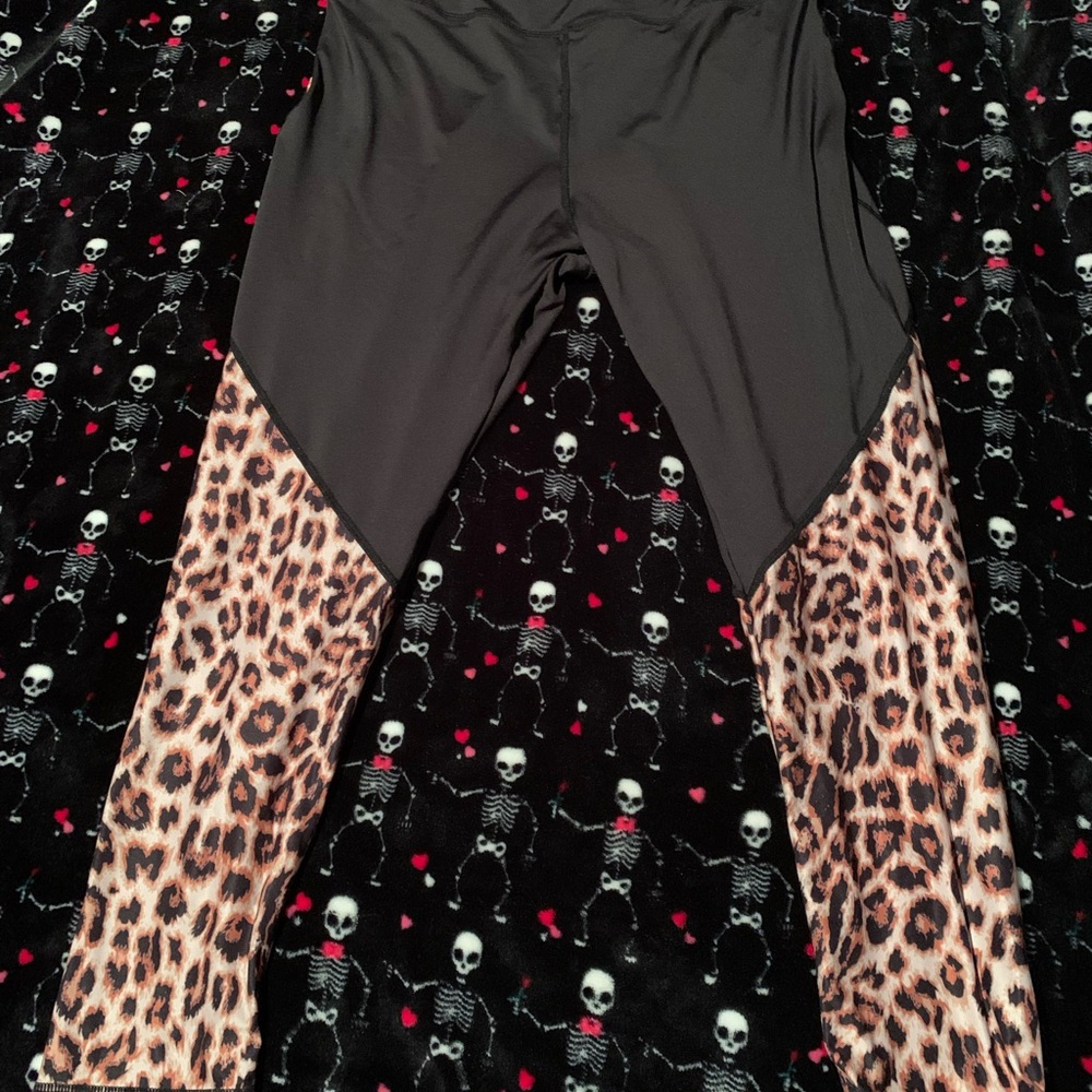 SHEIN Curvy Activewear Leopard print leggings